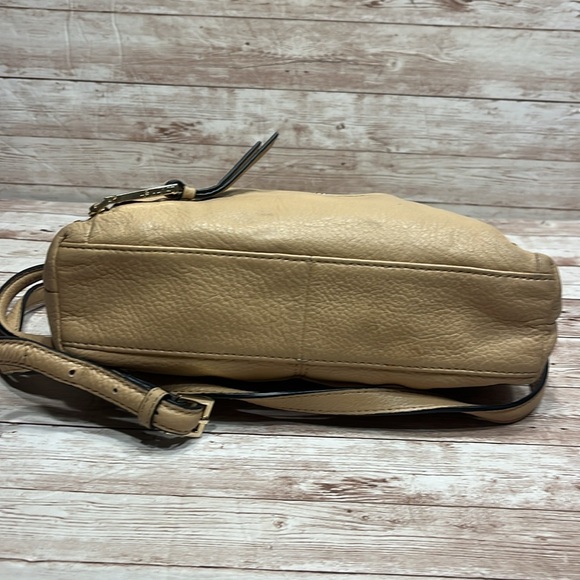Calvin Klein Soft Pebbled Tan Leather Shoulder Bag with built in wallet - Picture 6 of 14